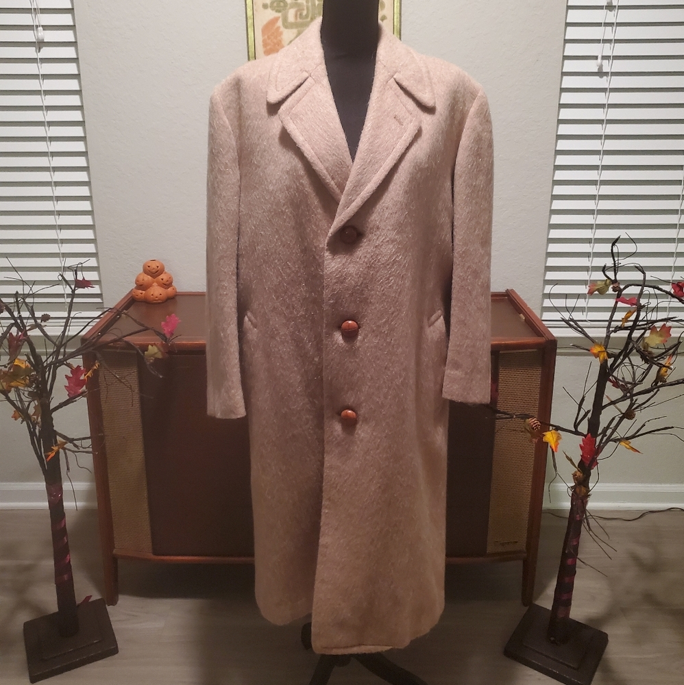 VINTAGE LONG COAT IN A VERY LIGHT PINK SIZE L/XL